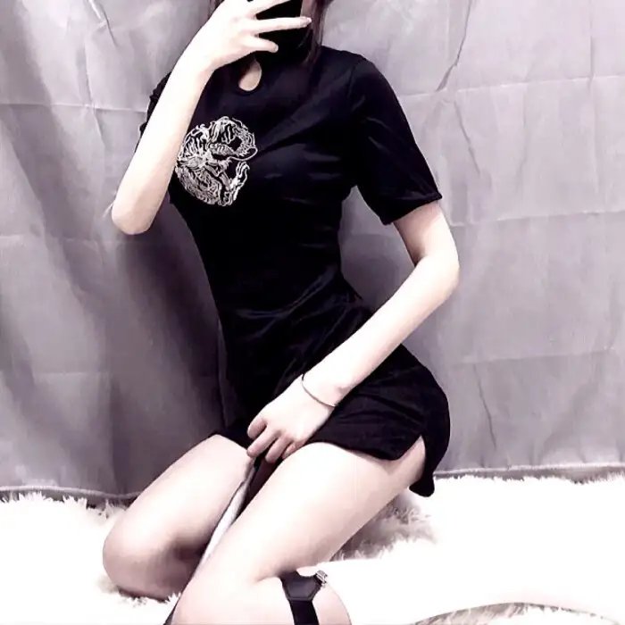 残酷考 海报