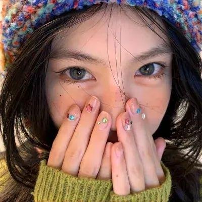 嘘，国王在冬眠 海报